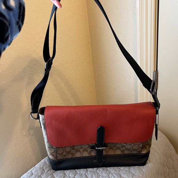 SOLD - Coach messenger bag - Picture 2 of 6